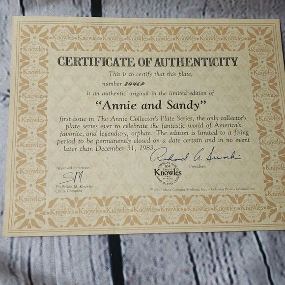 Annie Collectable Plate by Knowles - Picture 6 of 6